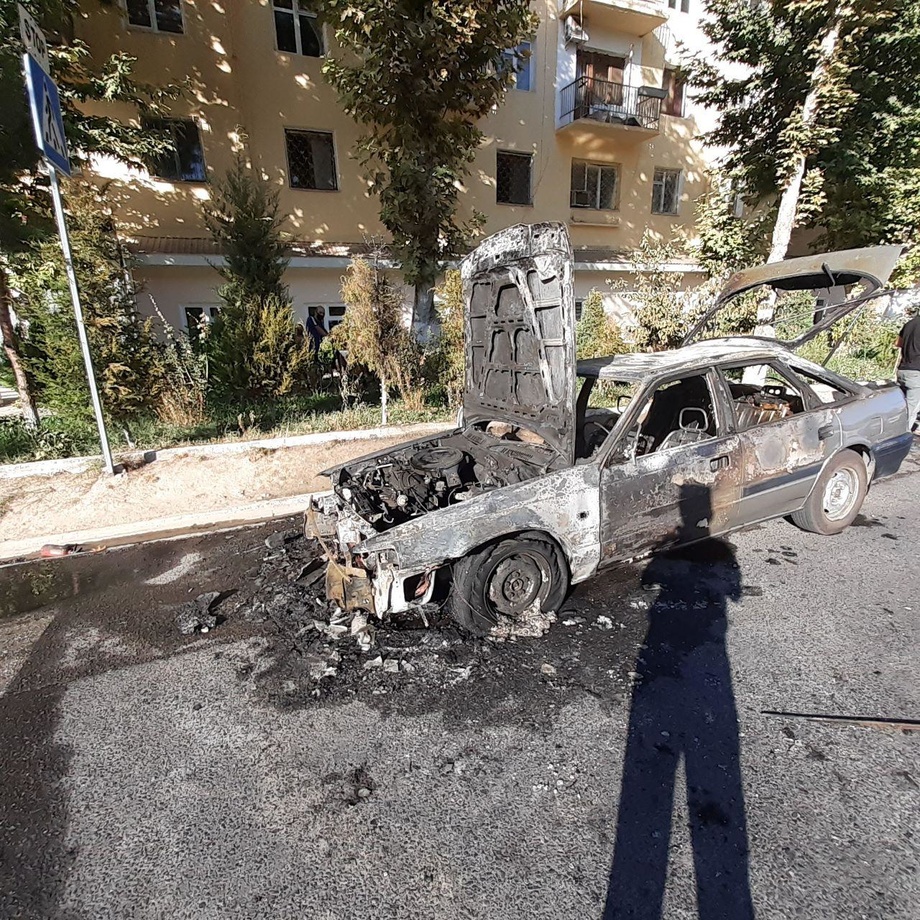 Yonib ketgan mashina haqida ma’lumot berildi (foto)