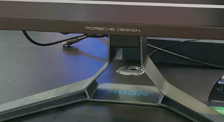 Porsche представила монитор стоимостью с подержанный авто