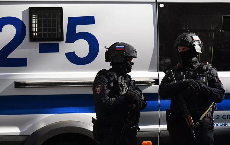 В России мигрант из Узбекистана погиб во время рейда ОМОНа