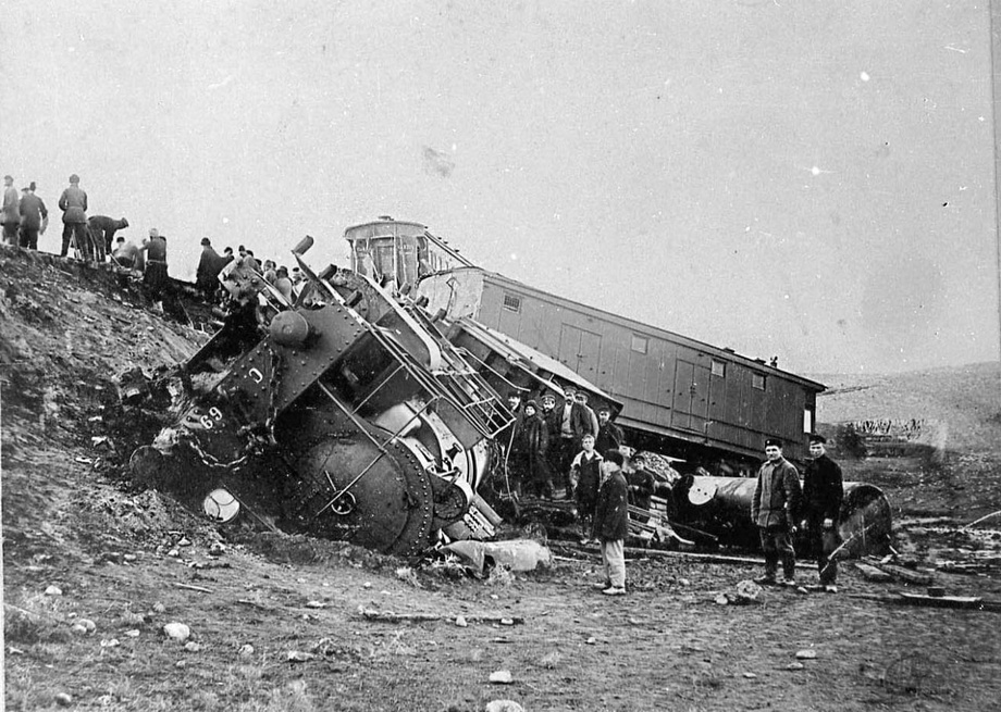 Turkistondagi 100 yil oldingi birinchi «avariya», zilzilaning takrorlanishidan xavfsirayotgan odamlar — ichki ishlar arxividan fotoreportaj