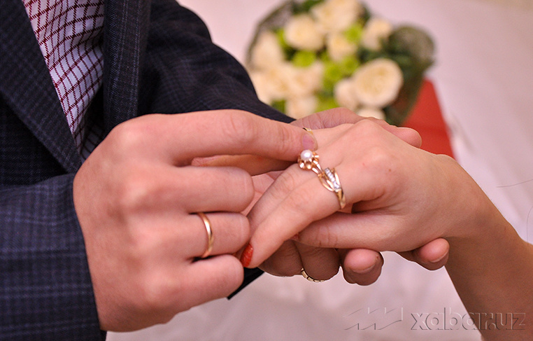 Qiz bolaga sikni sorishni orgatadi Qiz bilan yuqori sifatli jinsiy aloqa porno