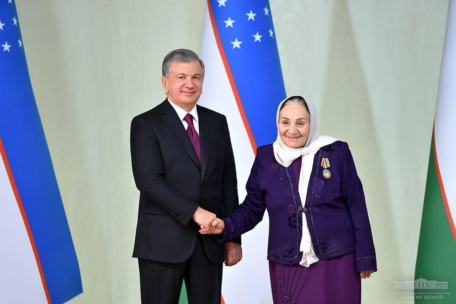 Oq videoda jinsiy aloqa