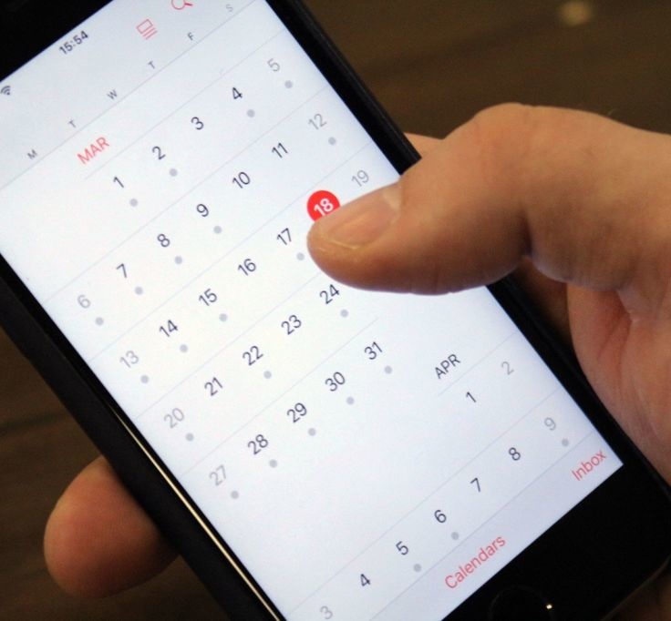 Найти календарь в телефоне. Календарь в телефоне. Как сделать прикольное приложение календарь. Как в смартфоне выделить в календаре дни.