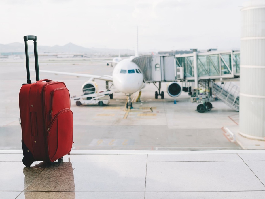 Испания смягчила правила въезда для туристов из стран вне ЕС