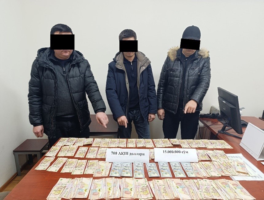 Қорақалпоғистонда икки солиқ ходими қўлга олинди