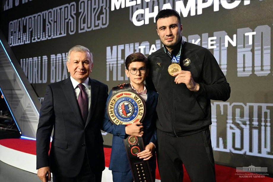 Президент чемпионлик жангларини кузатди (фото)