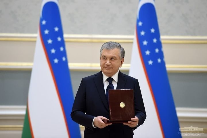 Prezident Shavkat Mirziyoyev bir guruh harbiylarni mukofotladi