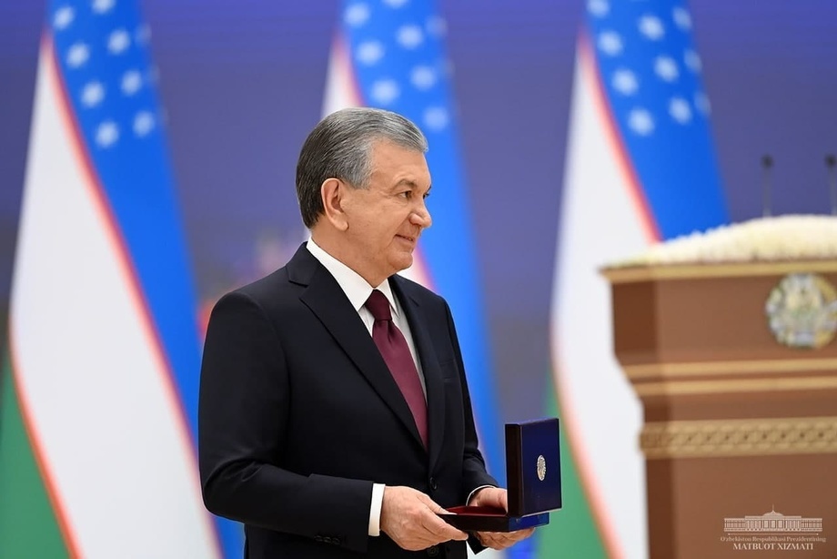 Президент бир гуруҳ ўқитувчиларни мукофотлаш бўйича фармонни имзолади