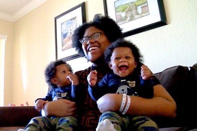 Американка за год родила две пары близнецов