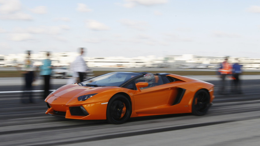 Сайёҳ «Lamborghini» билан уч соатда 50 минг доллар жарима «ишлади»