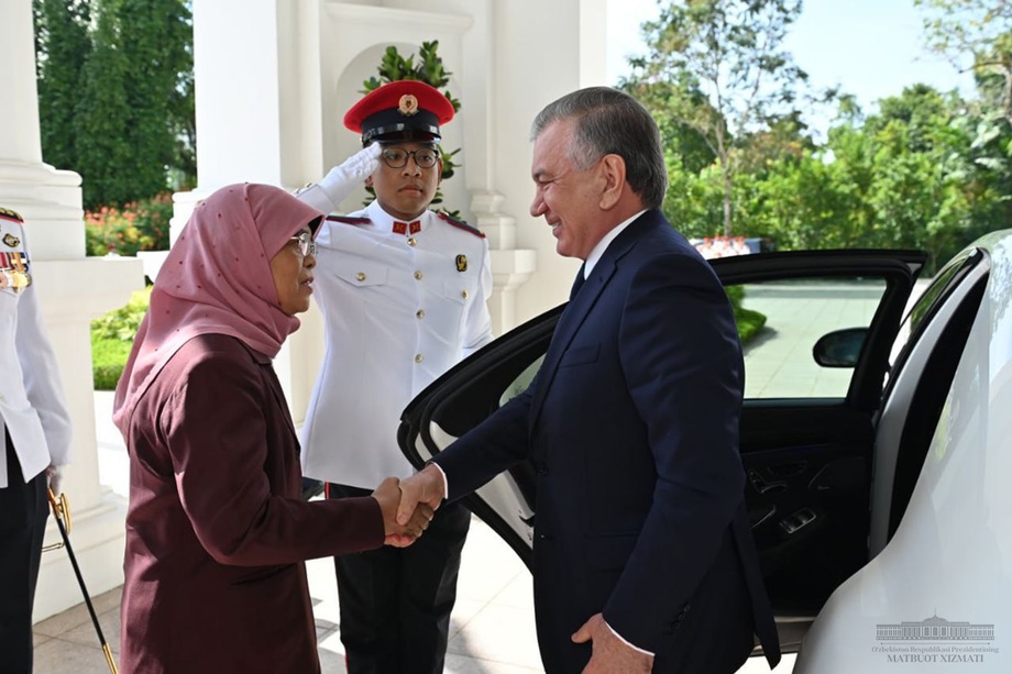 Shavkat Mirziyoyev Singapurda muzokaralarni boshlab yubordi (foto)