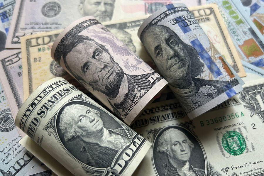 Доллар тинимсиз ошиб бормоқда