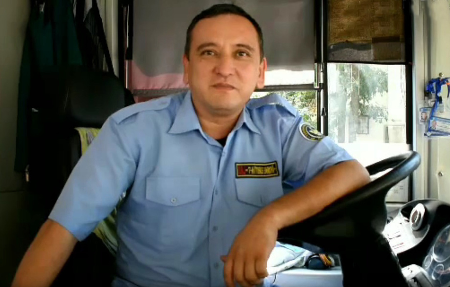 Тошкентдаги автобусда ноодатий ҳолат юз берди (видео)