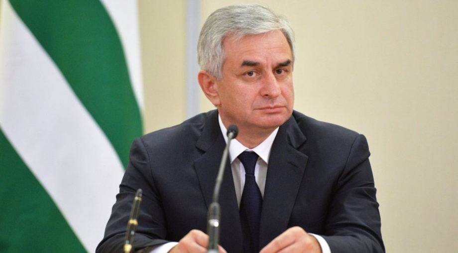 Президент Абхазии ушел в отставку на фоне протестов