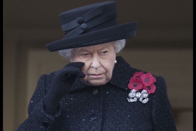 Великобритания опровергла слухи об отречении королевы