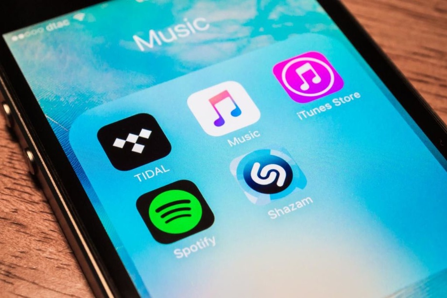 Как на iPhone выровнять громкость песен