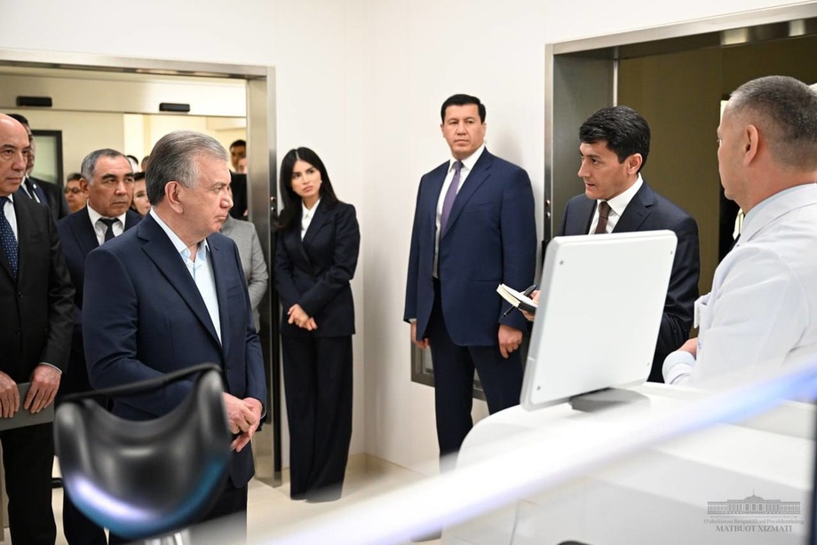Президент Тошкентдаги янги тиббиёт марказини бориб кўрди (фото)