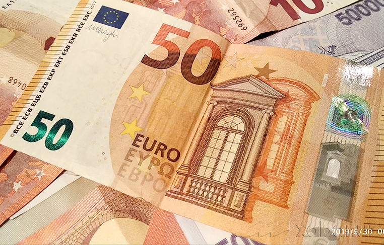 Евро «қулади», доллар ҳам пастламоқда
