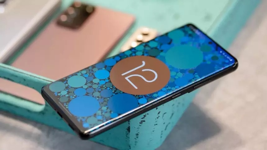 «Народный» смартфон Samsung Galaxy A32 обновили до Android 12