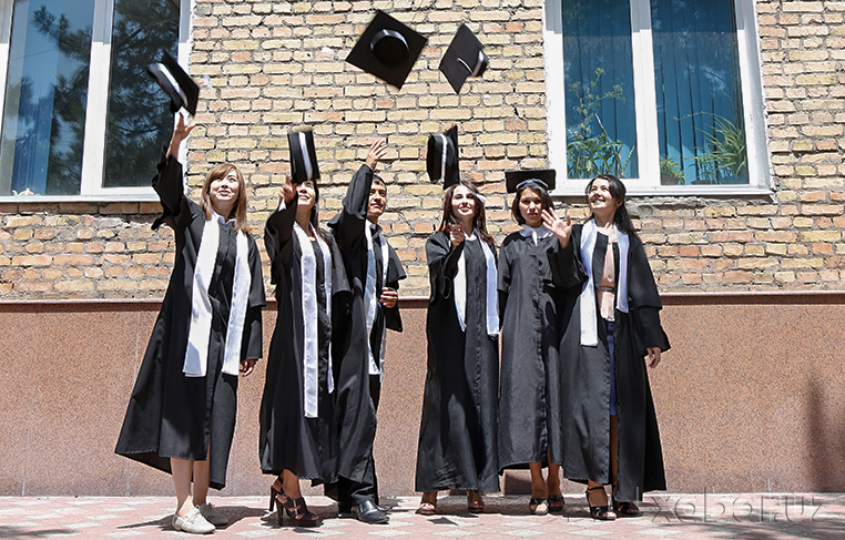 Ikki institut bitiruvchilariga universitet diplomi beriladi