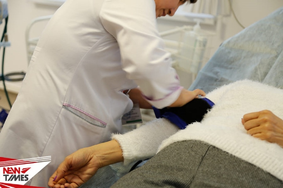 Массовое отравление роллами в Кыргызстане: Пациентов стало почти втрое больше