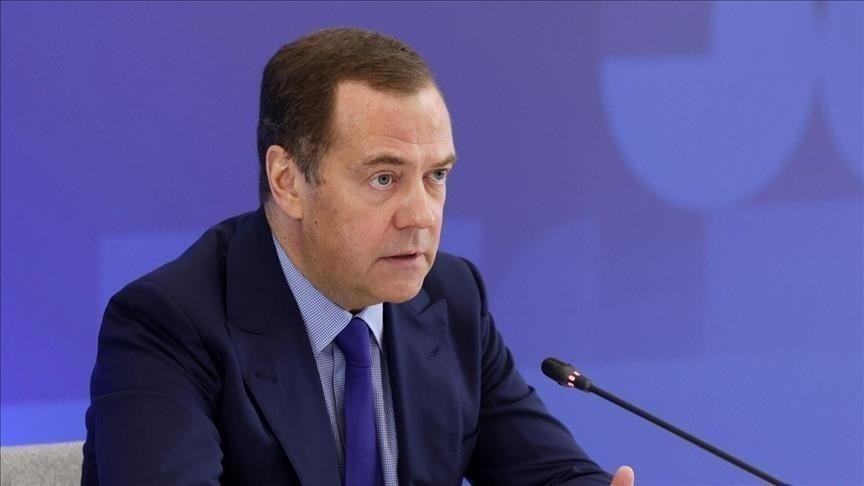 Медведев пригрозил появлением российского оружия у КНДР