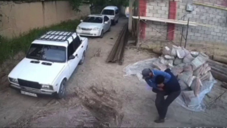 В Ташкентской области избили сотрудника кадастра