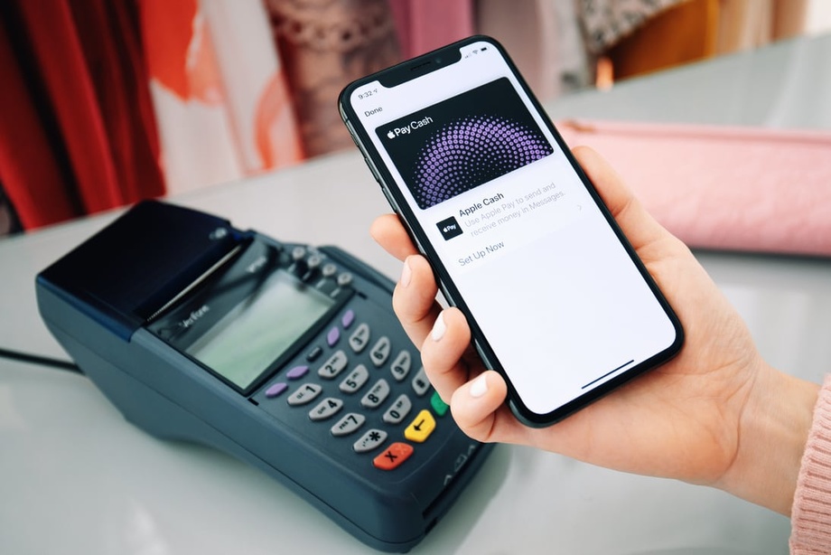 Пользователи iPhone смогут бесконтактно принимать платежи с банковских карт