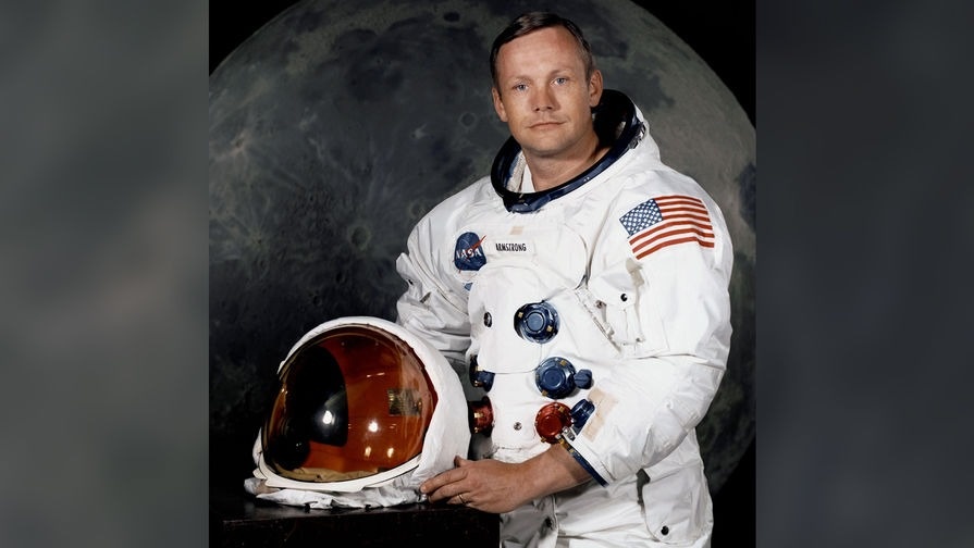 Собранную Нилом Армстронгом лунную пыль выставили на аукцион (фото)