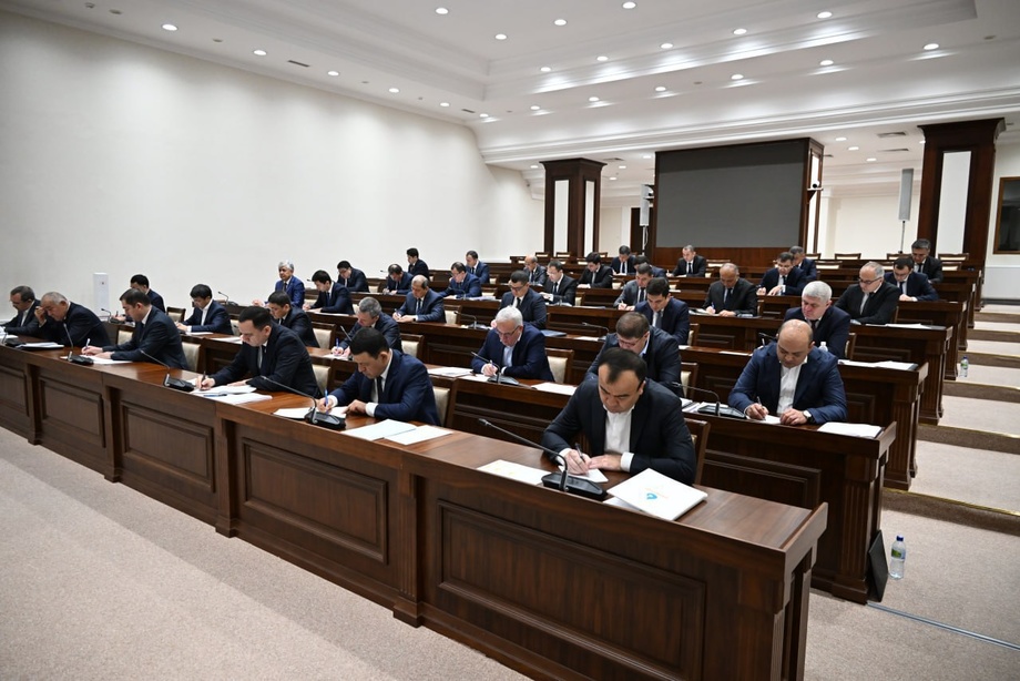 1-sentyabrgacha 35 ta yirik loyiha so‘zsiz ishga tushishi shartligi ta’kidlandi