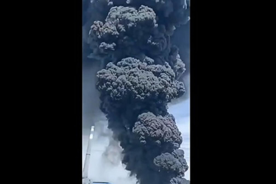 Крупный пожар на химическом заводе в Китае попал на видео