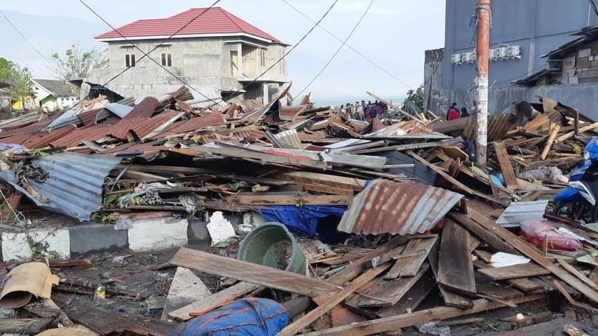 Число жертв землетрясения в Индонезии выросло до 384