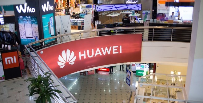 Крупнейшие технологические компании запретили сотрудникам контакты с Huawei