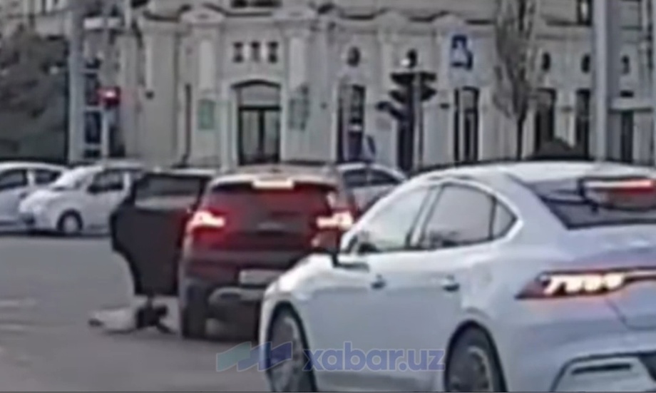 В Ташкенте годовалый ребенок выпал из автомобиля на проезжую часть