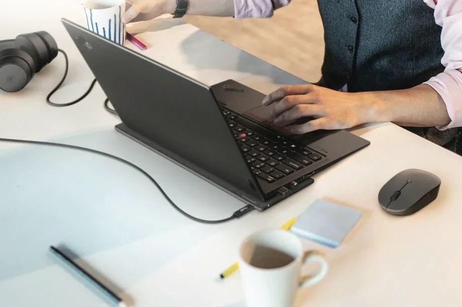 Ноутбуки можно будет переоборудовать на беспроводную зарядку — Lenovo выпускает комплект переоснащения