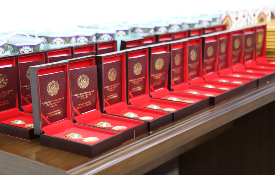 Гиёҳвандликка қарши курашган фуқаролар кўкрак нишони билан тақдирланади