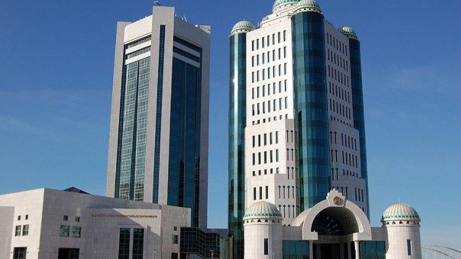 Сенат Казахстана принял закон о Конституционном суде