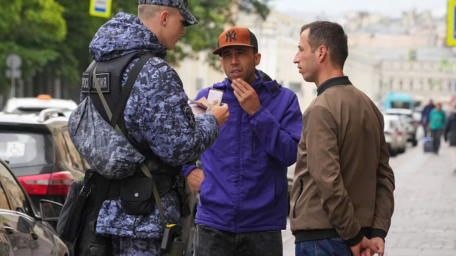 Россияда мигрантлар сони сўнгги бир йилда 10 фоизга камайди