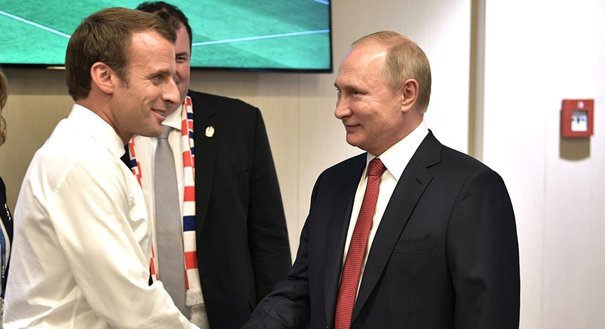 Путин получил приглашение Макрона во Францию