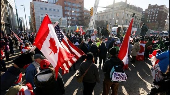 Более 155 тыс. канадских госслужащих с 19 апреля начнут забастовку