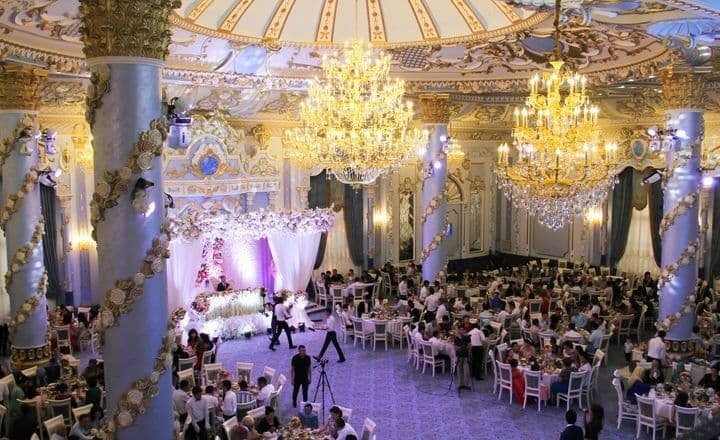 В Узбекистане с 1 августа запретили проводить свадьбы и торжества с более чем 50 гостями