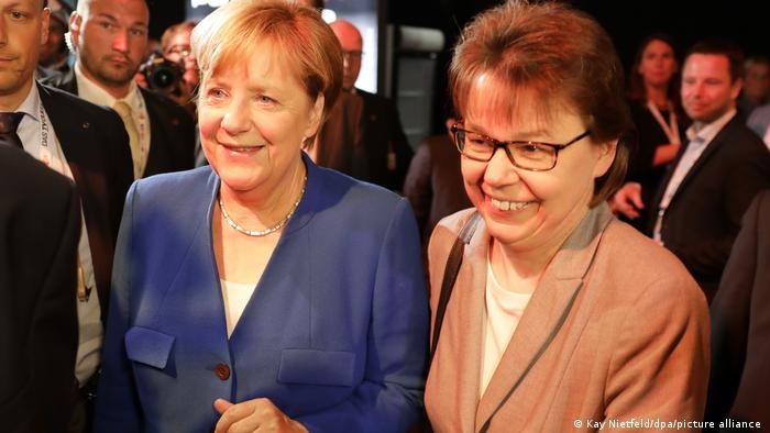 Angela Merkel kitob yozadi