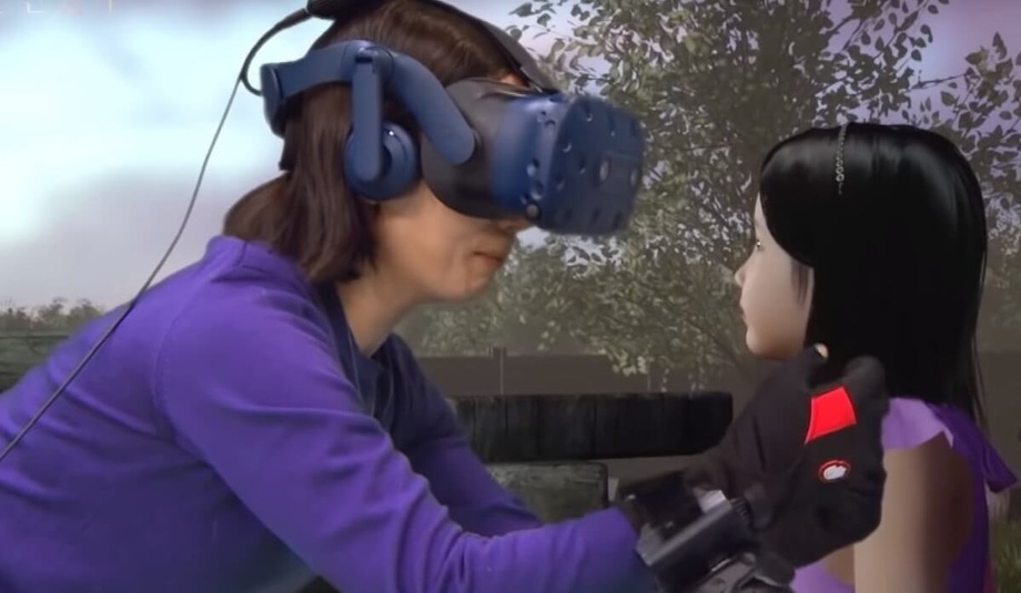 Встречу матери с умершей дочерью в виртуальной реальности сняли на видео