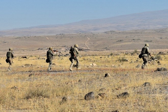 Aрманистон-Озарбайжон ўртасидаги жанглар шиддатли кечмоқда: 12 ҳарбий асирга олингани айтилмоқда