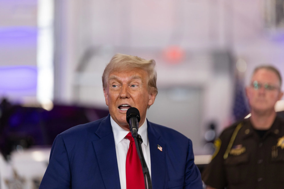 Трамп Эронни Ҳўрмуз масаласида «жиддий оқибатлар»дан огоҳлантирди