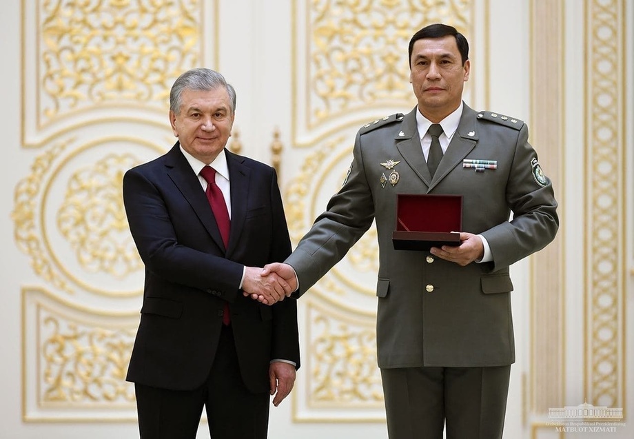 Shavkat Mirziyoyev Vatan himoyachilariga orden va medallarni topshirdi
