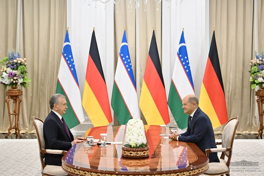 Шавкат Мирзиёев ва Олаф Шольцнинг тор доирада ва делегациялар иштирокидаги музокаралари бўлиб ўтди