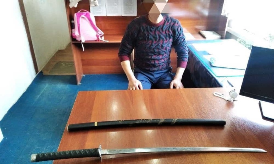 В Самарканде задержан 38-летний пьяный мужчина, который ходил по улице с мечом