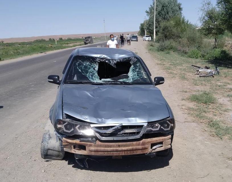 В Каракалпакстане нетрезвый водитель сбил насмерть двух детей на велосипеде