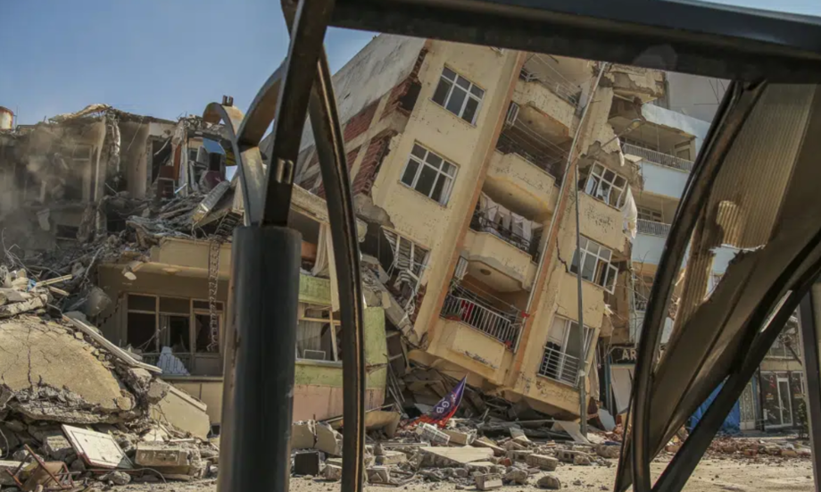 В Турции свыше 600 человек попали под следствие из-за обрушений зданий от землетрясений